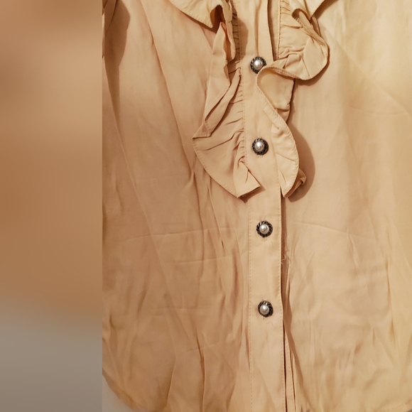 Ruffle V Pearl Buttons Women Sleeveless Shirt w Deep V Neckline - Picture 2 of 11